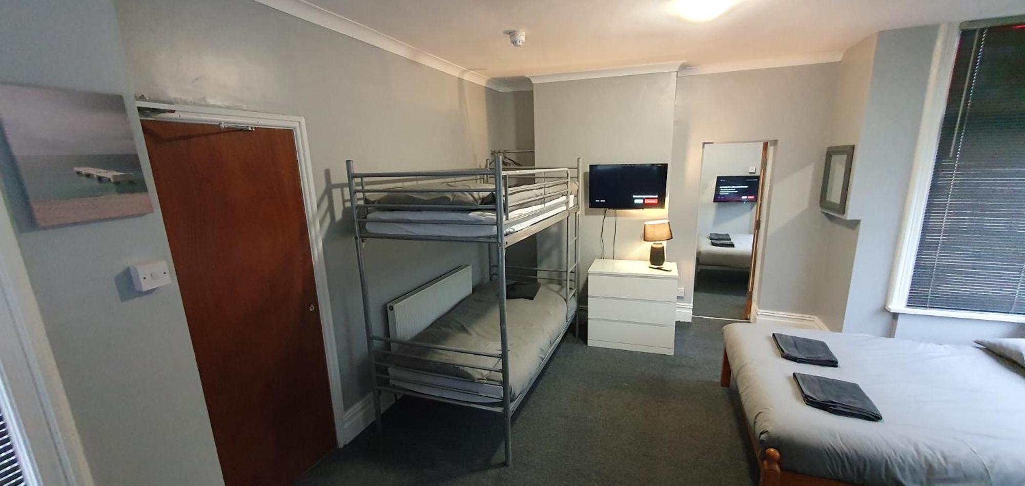 Blackpool North Close To Station - With Free Car Parking — Photos 3